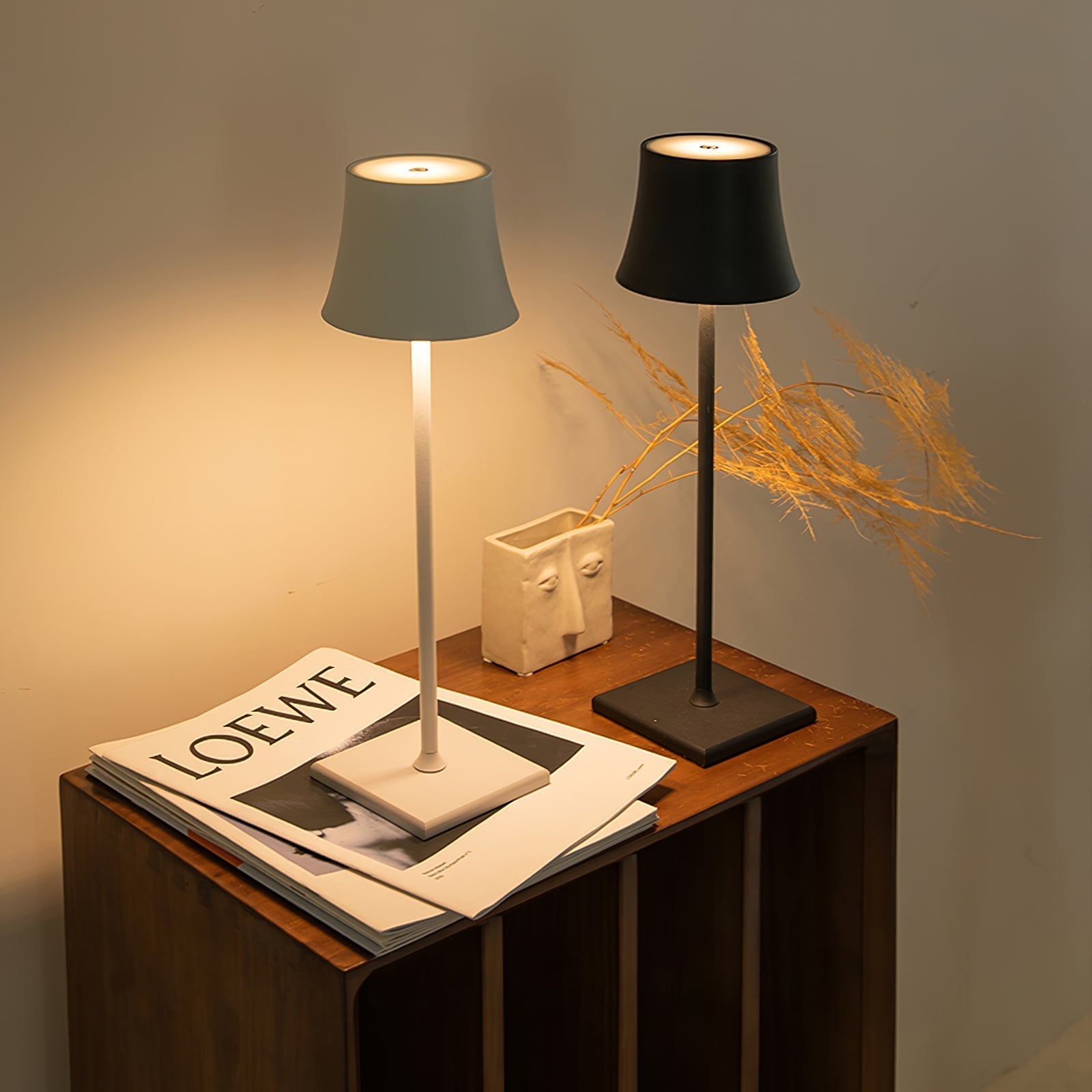 BowLift | PoldLight – Modern LED Table Lamp with Charging Capability