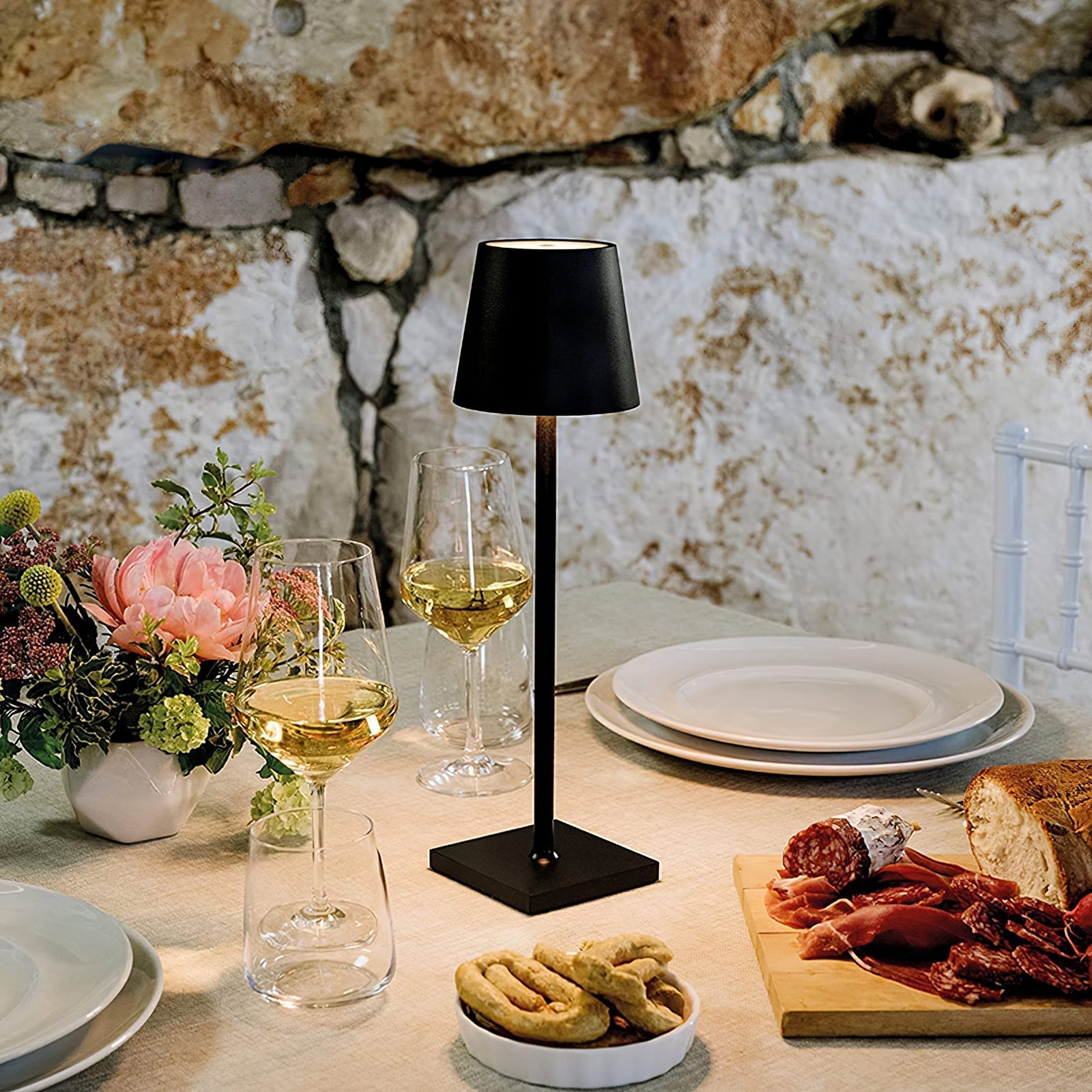 BowLift | PoldLight – Modern LED Table Lamp with Charging Capability