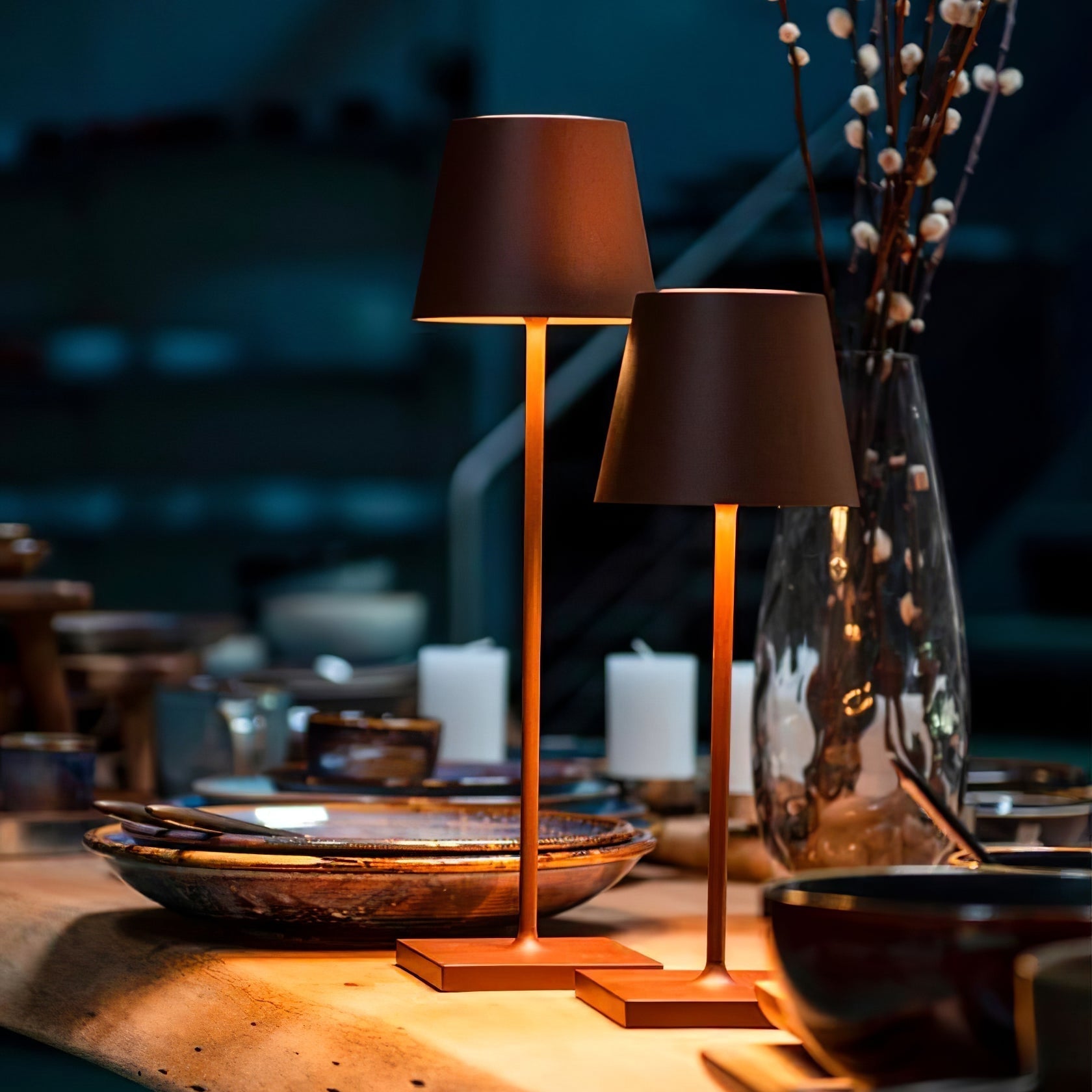 BowLift | PoldLight – Modern LED Table Lamp with Charging Capability