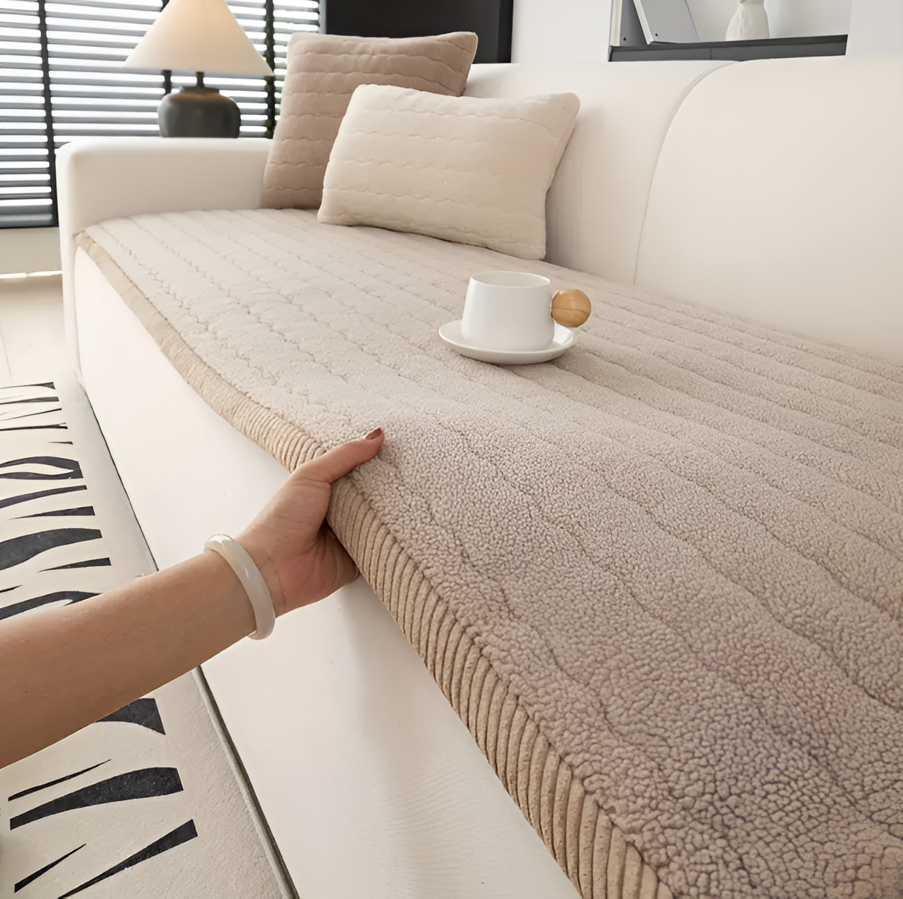 BowLift | PolyesPlush Non-Slip Sofa Cover – Pet-Friendly, Machine Washable Couch Protector