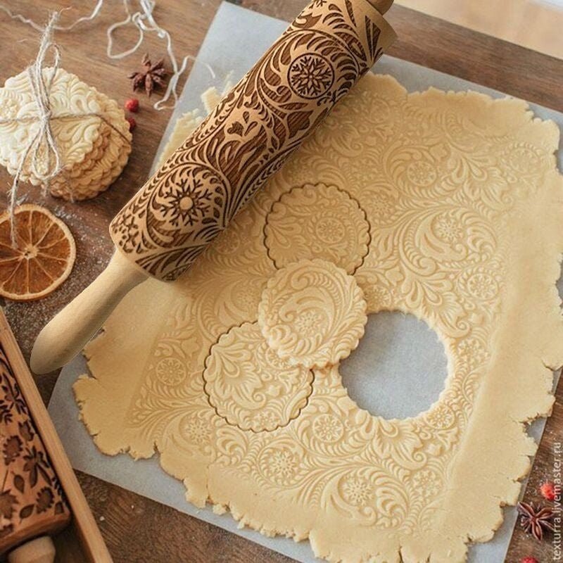 BowLift | Handmade rolling pin with decorative Christmas embossing