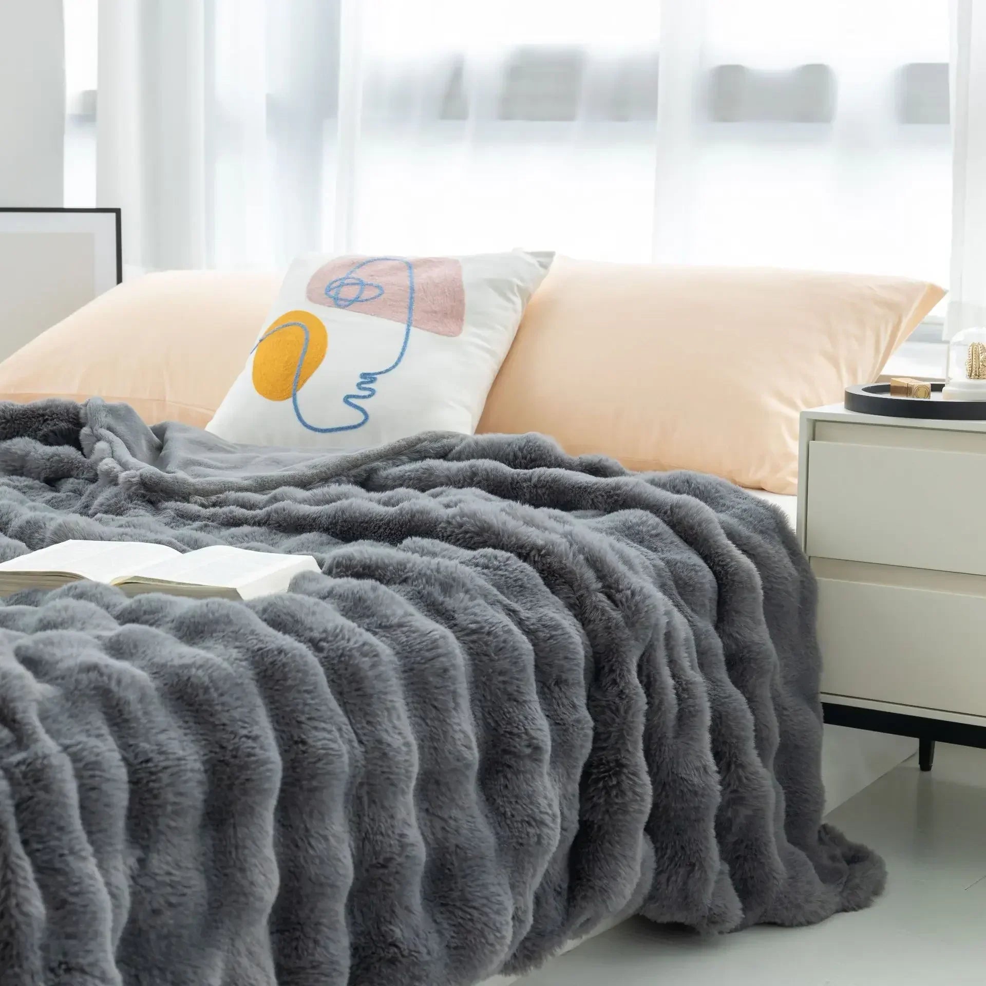 BowLift | FurLuxe | Reversible Faux Fur Blanket