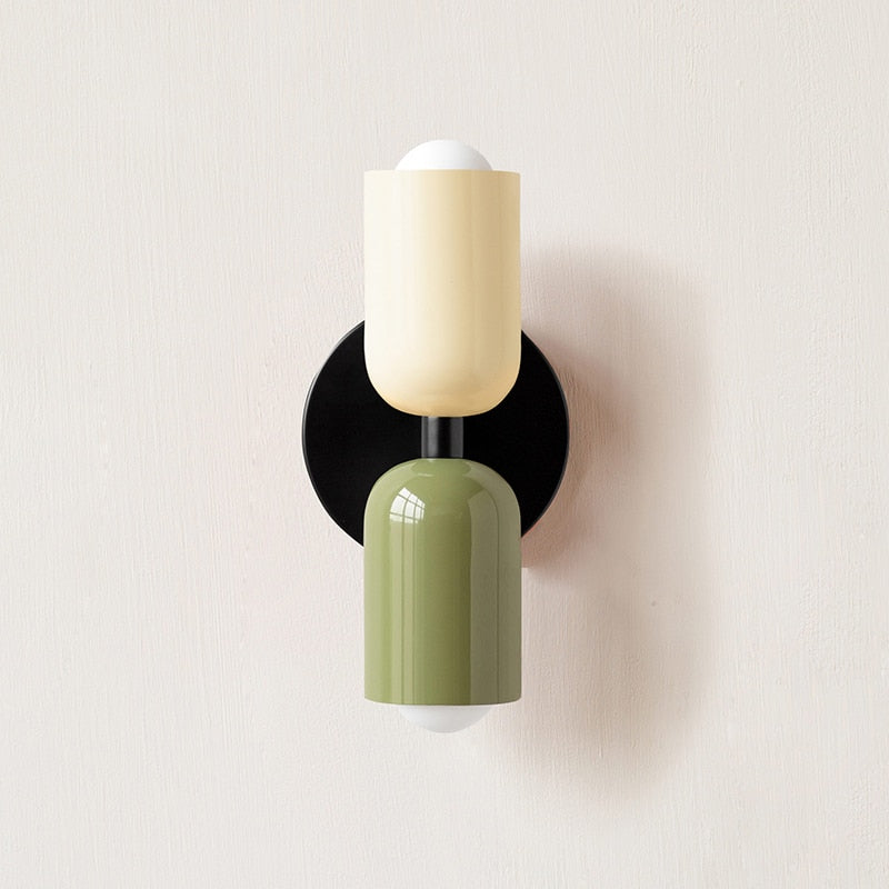 BowLift | Lively, minimalist wall lamp with two light bulbs