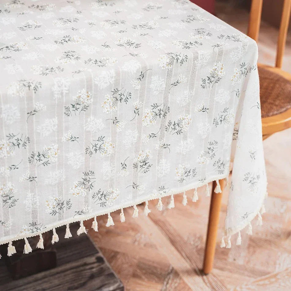 BowLift | Floral tablecloth