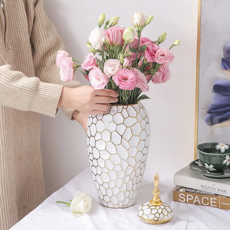 BowLift | GoldenPattern | Ceramic Vase with Luxurious Gold Accents – Modern Decorative Home Piece
