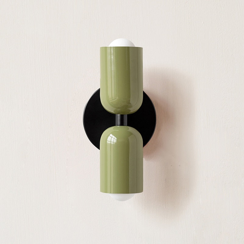 BowLift | Lively, minimalist wall lamp with two light bulbs