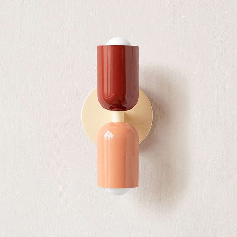 BowLift | Lively, minimalist wall lamp with two light bulbs