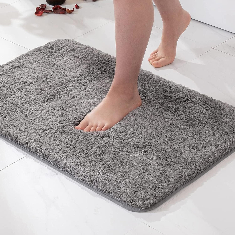 BowLift | Fluffy bathroom rug with soft fur texture