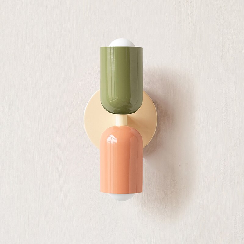 BowLift | Lively, minimalist wall lamp with two light bulbs
