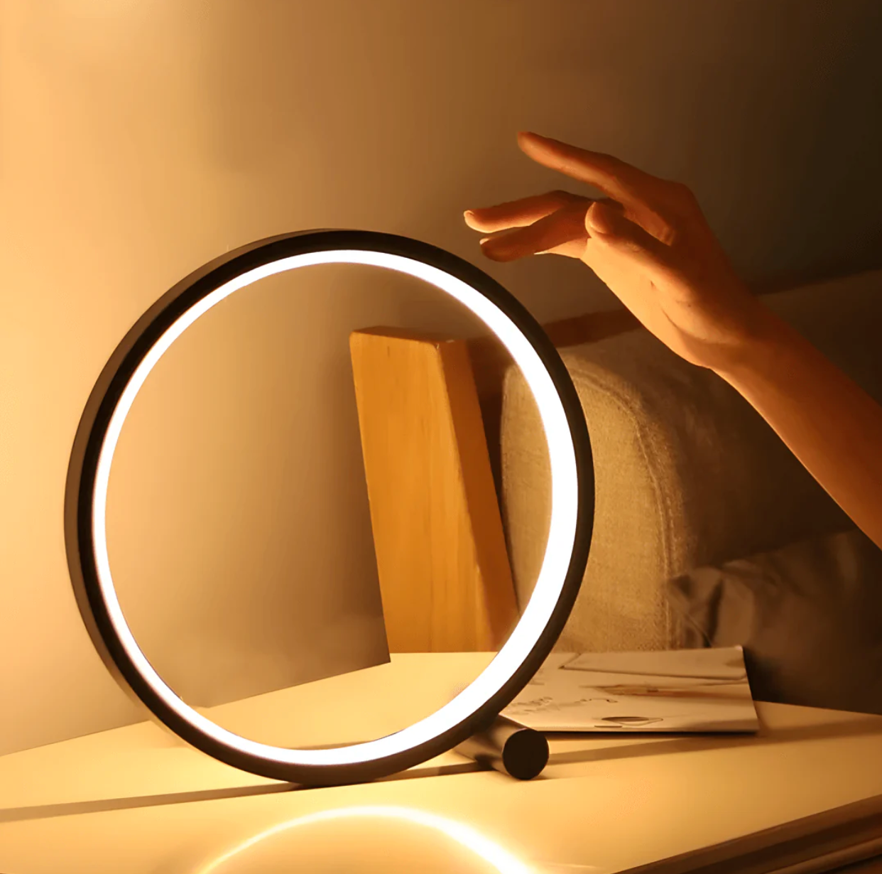 BowLift | Frendorf - Minimalistic table lamp with touch and dimming function