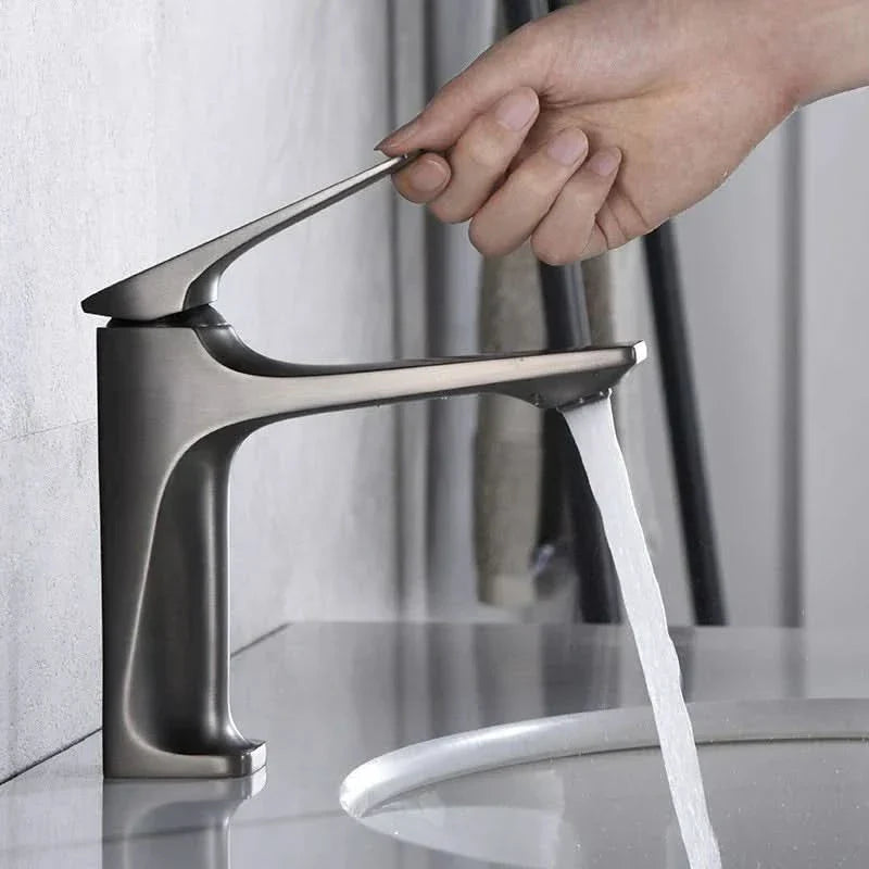 BowLift | Elegant Bathroom Faucet Single Handle Durable Metal