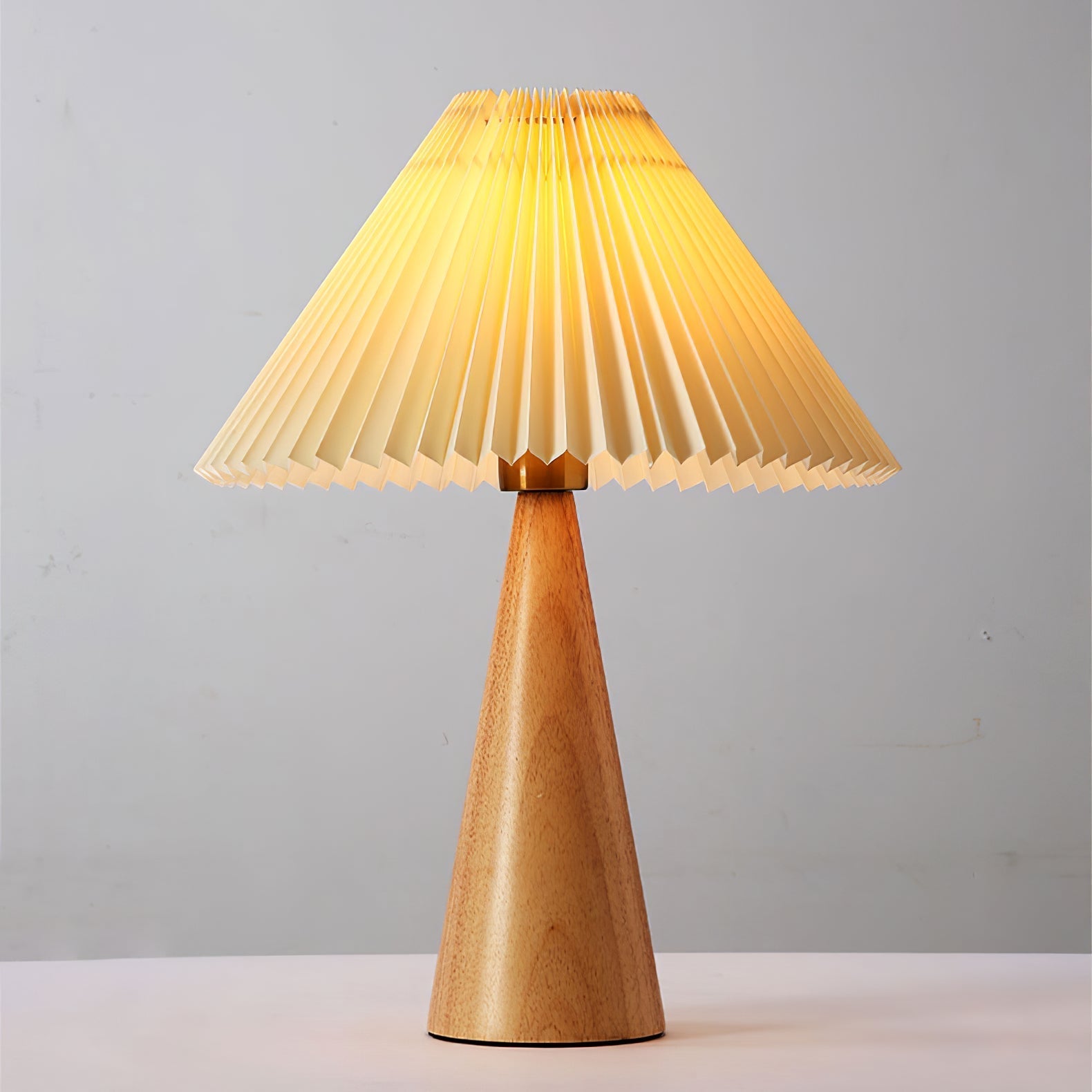 BowLift | AntiqueRadiance – Elegant Wood and Metal Table Lamp
