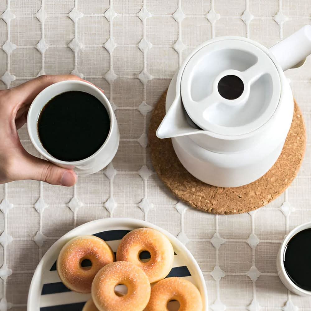 BowLift | Elegant double-walled glass carafe with wooden handle for hot and cold drinks