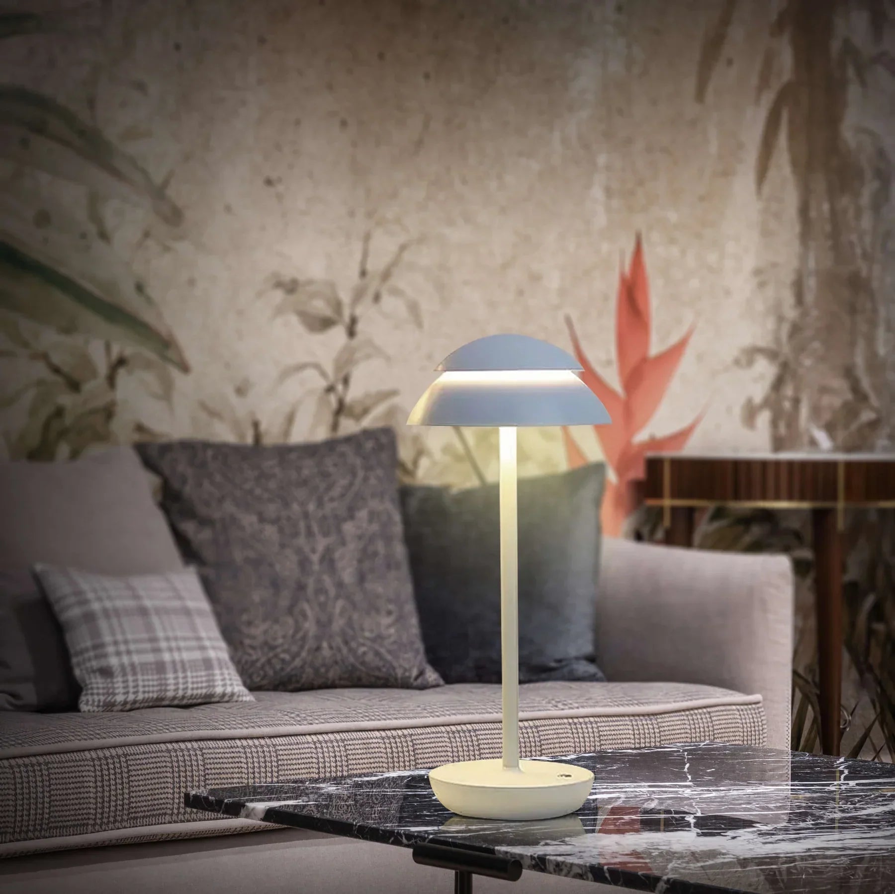 BowLift | Modern Metal Table Lamp