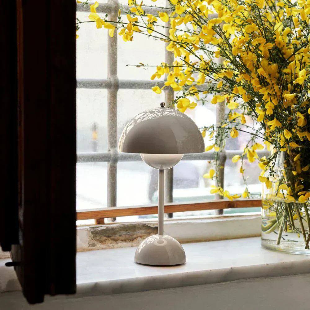 BowLift | LED Table Lamp Ambient Lighting Modern Interior