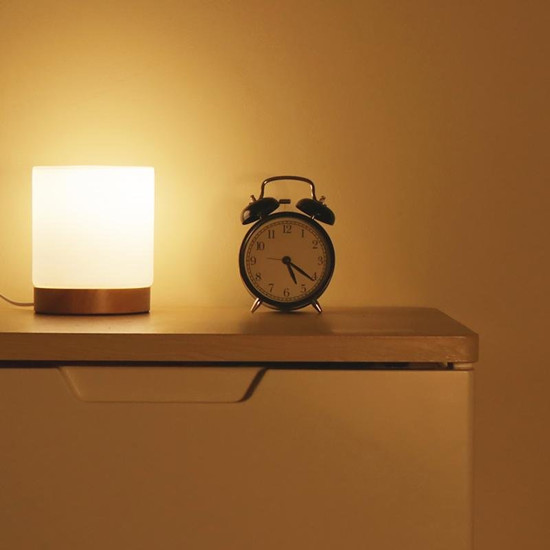BowLift | Minimalistic table lamp with touch function and 360° lighting