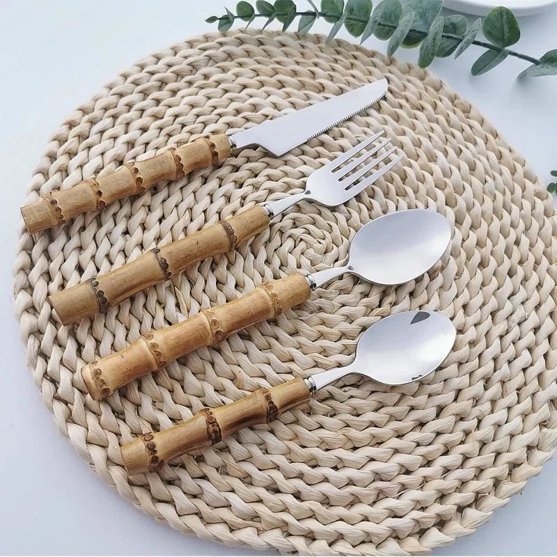 BowLift | Bamboo Handle Cutlery Set Made of Stainless Steel