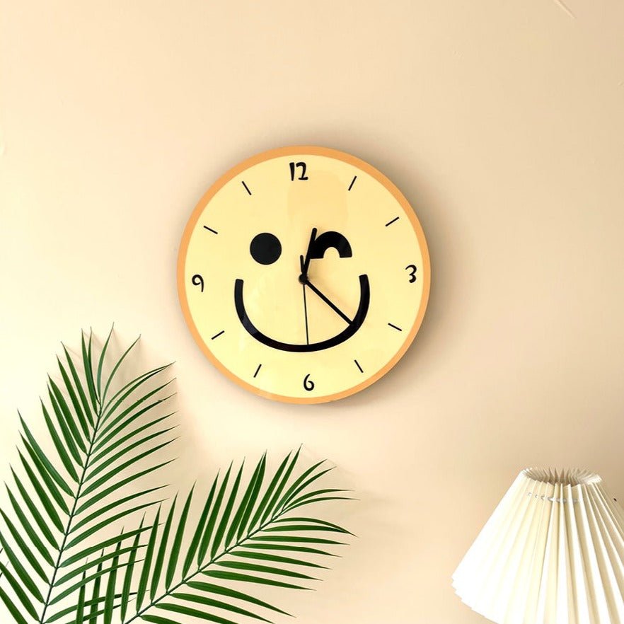 BowLift | Wall clock with yellow smiley cartoon