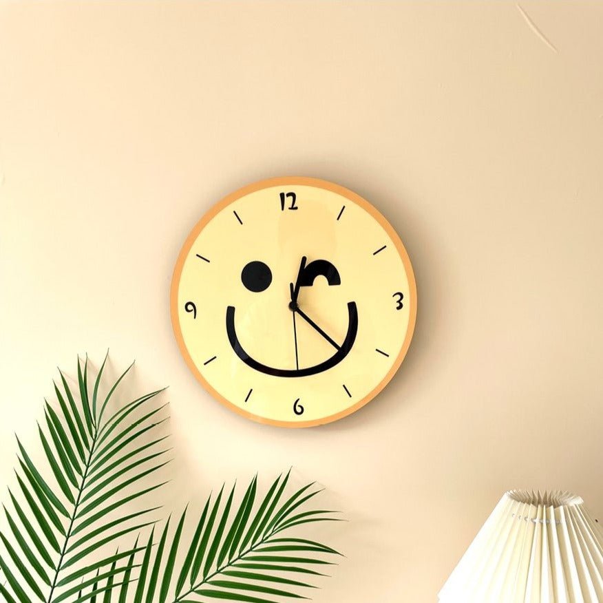 BowLift | Wall clock with yellow smiley cartoon