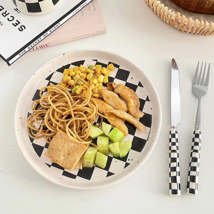 BowLift | RetroChef – Stylish stainless steel cutlery with checkerboard pattern