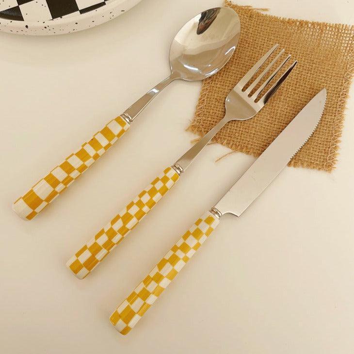 BowLift | RetroChef – Stylish stainless steel cutlery with checkerboard pattern