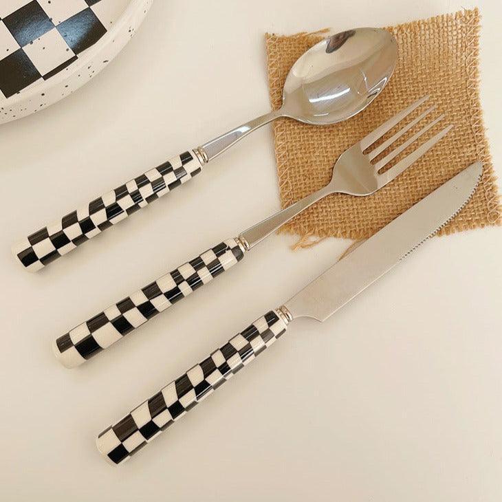 BowLift | RetroChef – Stylish stainless steel cutlery with checkerboard pattern