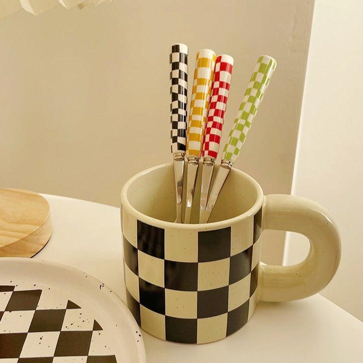BowLift | RetroChef – Stylish stainless steel cutlery with checkerboard pattern