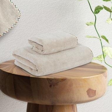 BowLift | Solenza Premium Bath Towel | Lightweight microfiber towel with fast-dry technology