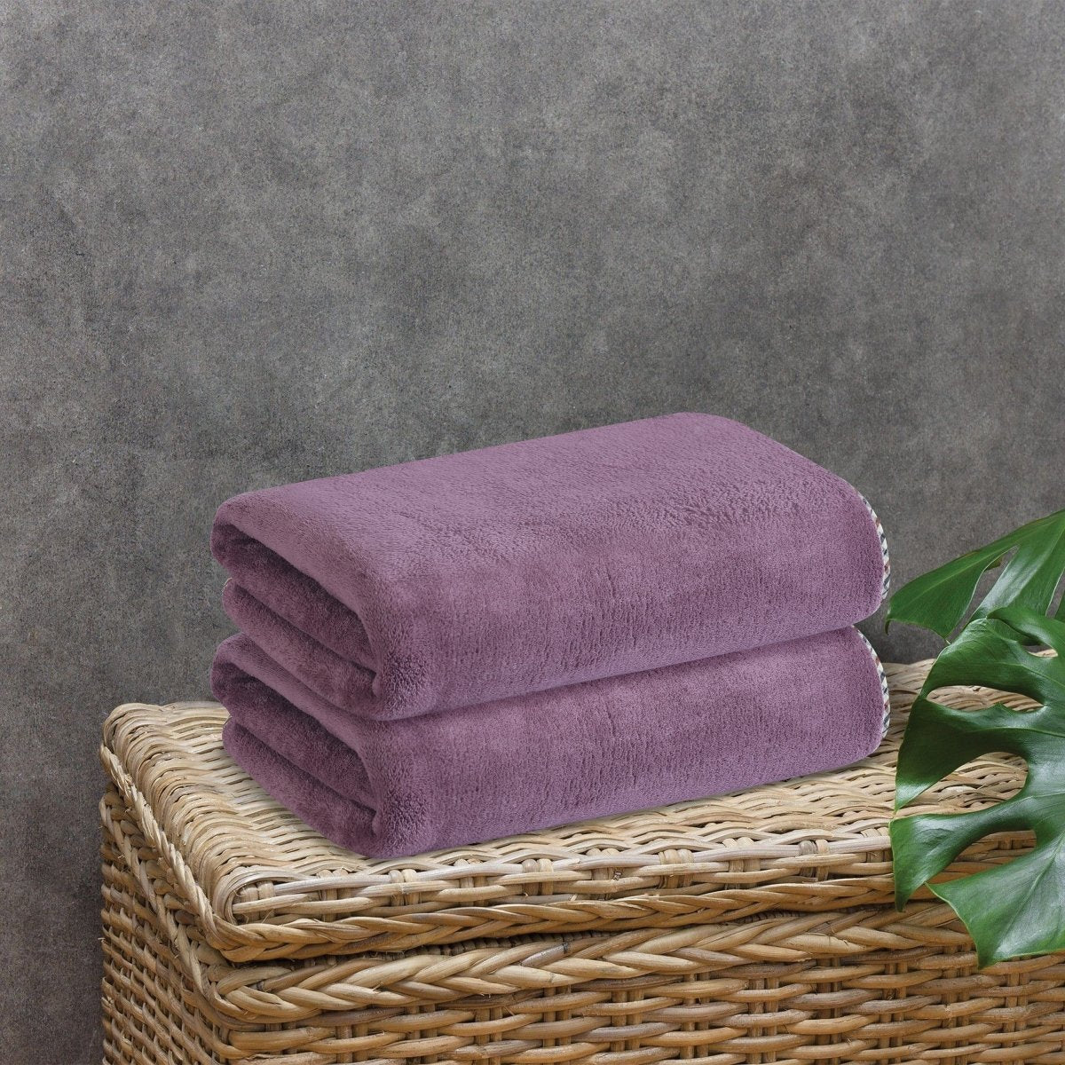 BowLift | Solenza Premium Bath Towel | Lightweight microfiber towel with fast-dry technology