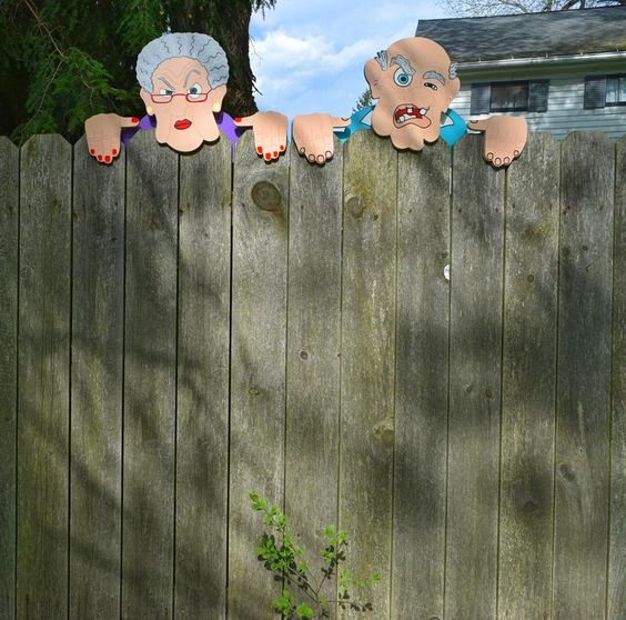 BowLift | Fence Decoration Nosy Old Man and Lady Garden Yard Art