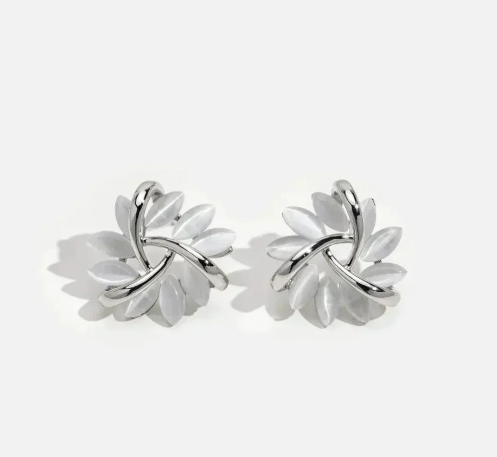 BowLift | Elegant and exquisite gold opal flower circle stud earrings