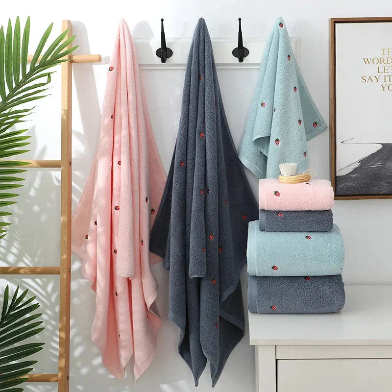 BowLift | Strawberry Bath Towels