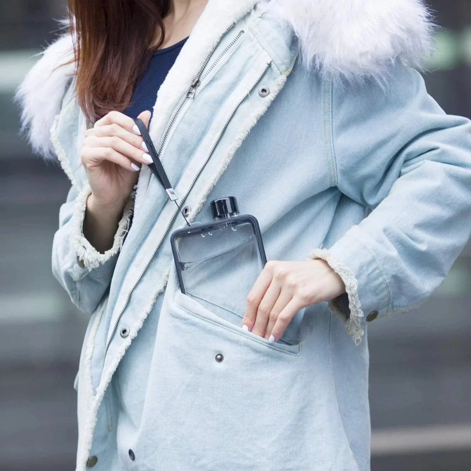 BowLift | Flat transparent water bottle