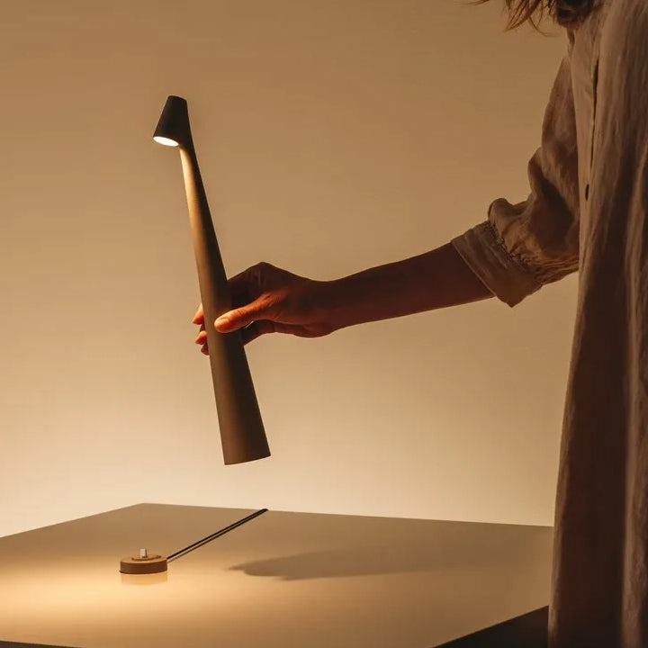 BowLift | Sculpting table lamp