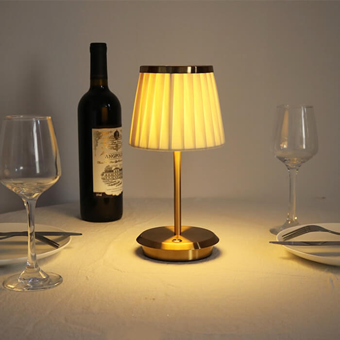 BowLift | Golden DreamDrape Table Lamp – Elegance and Flexibility