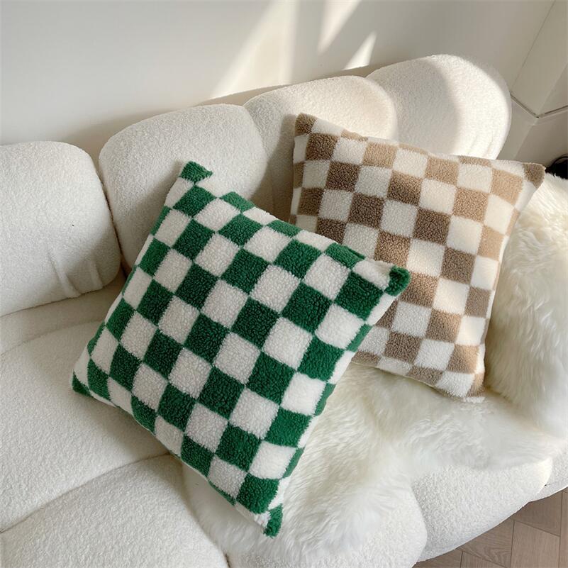 BowLift | Plush Fleece Checkered Pillowcase