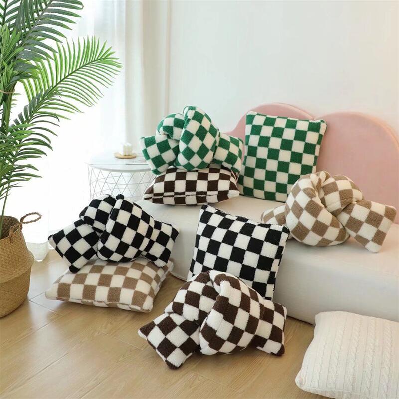 BowLift | Plush Fleece Checkered Pillowcase