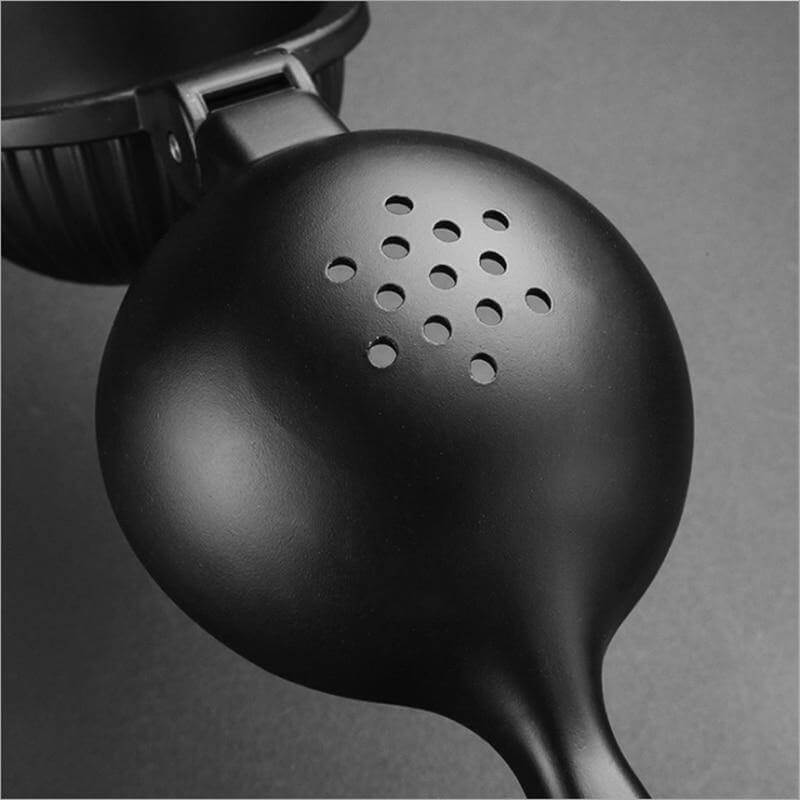 BowLift | Minimal Lemon Squeezer