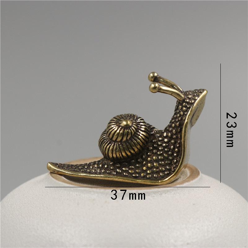 BowLift | Retro Queen Copper Mini Snail Tea Pet Desk Ornament