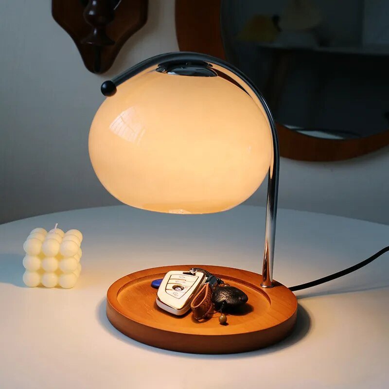 BowLift | Glass table lamp in retro style with stand