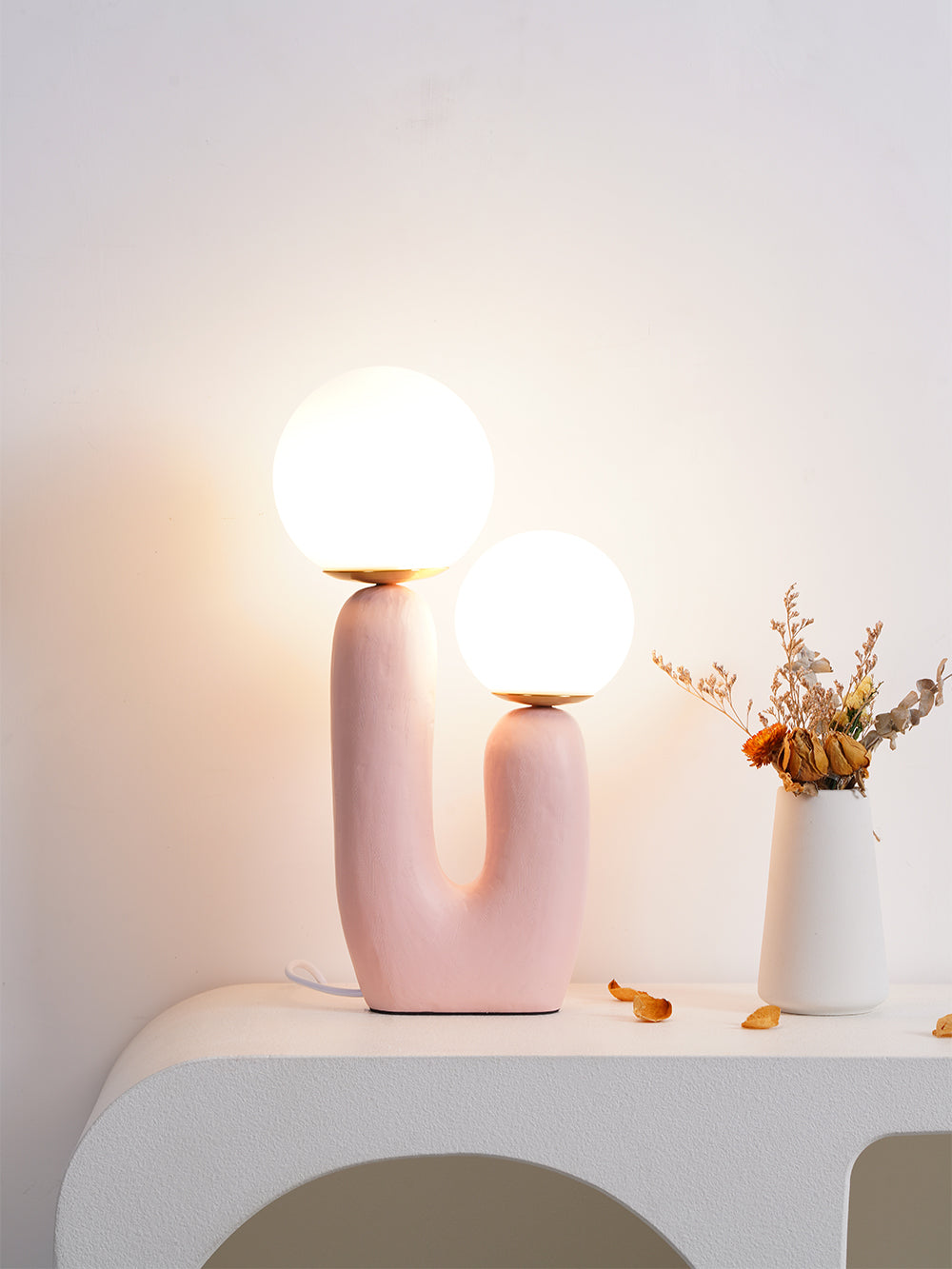 BowLift | Contemporary Style Table Lamp with Natural Accent