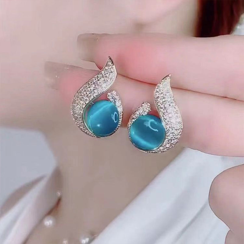 BowLift | Elegant earrings with pearl imitation and rhinestone