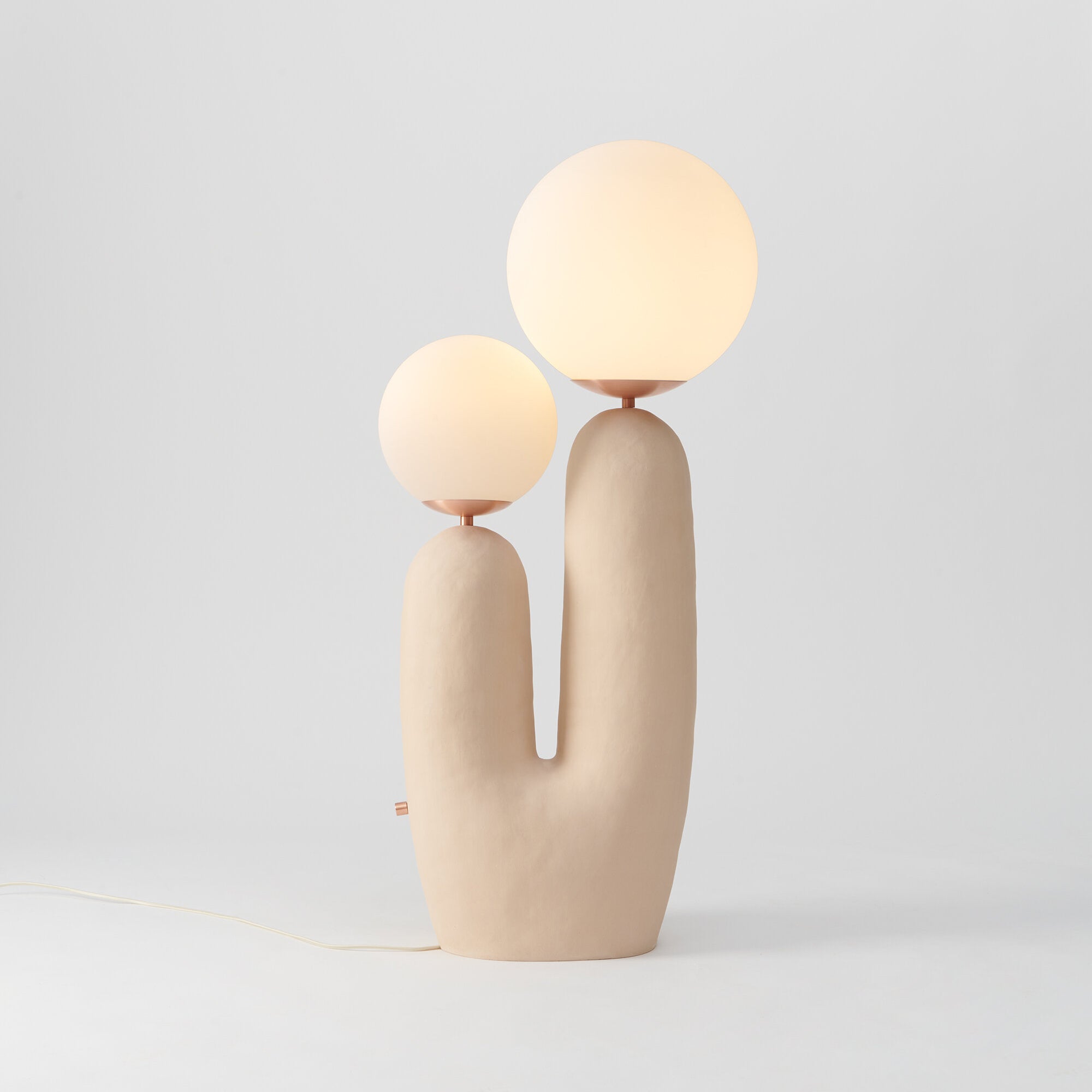 BowLift | Contemporary Style Table Lamp with Natural Accent