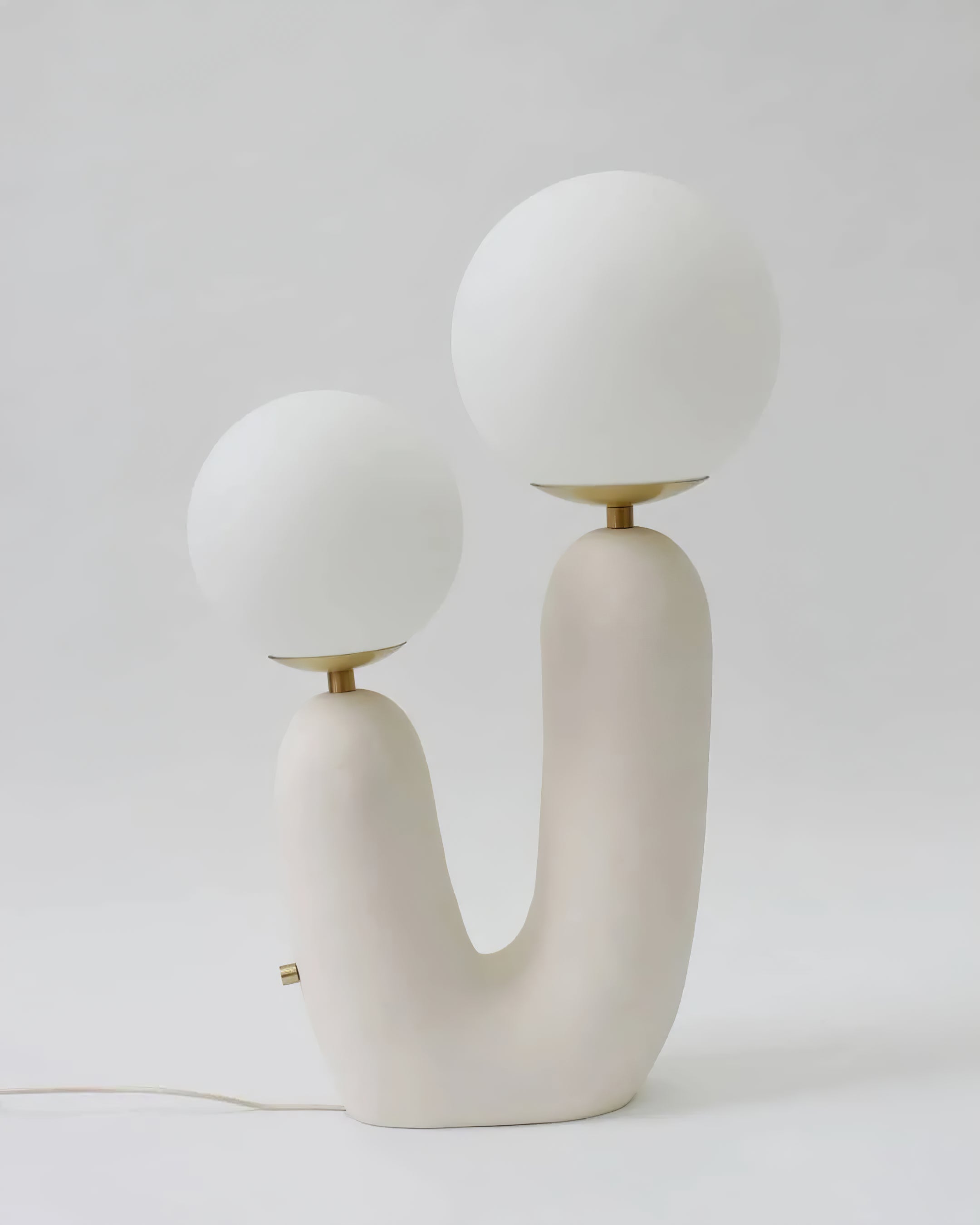 BowLift | Contemporary Style Table Lamp with Natural Accent