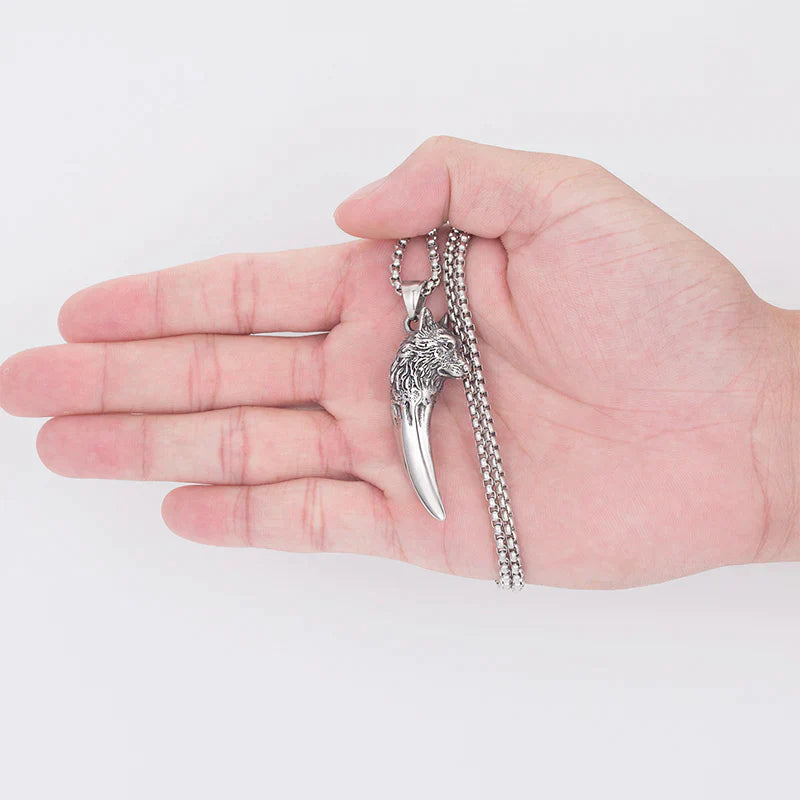 BowLift | Wolf's Head Necklace made of Titanium Steel