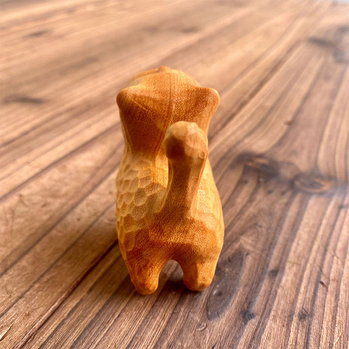BowLift | Small cute wooden cat