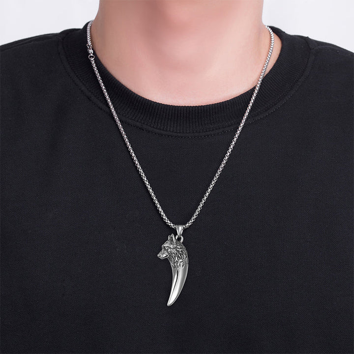 BowLift | Wolf's Head Necklace made of Titanium Steel