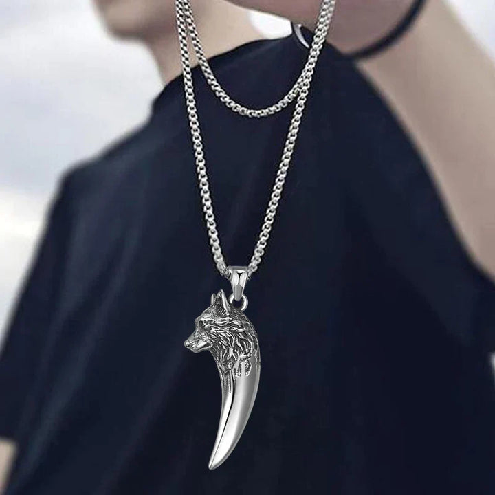 BowLift | Wolf's Head Necklace made of Titanium Steel