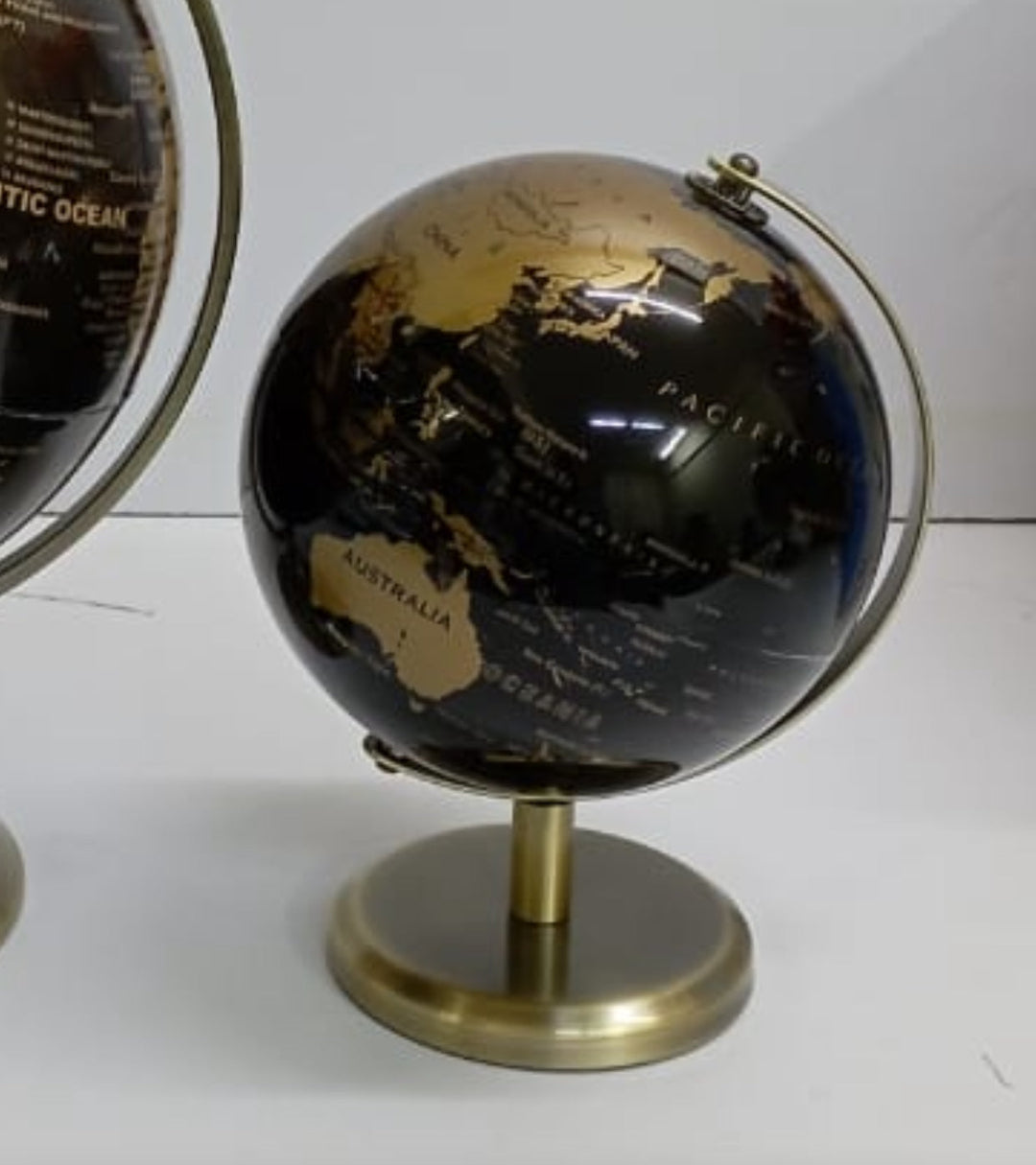 BowLift | Globe Office/Living Room Decor