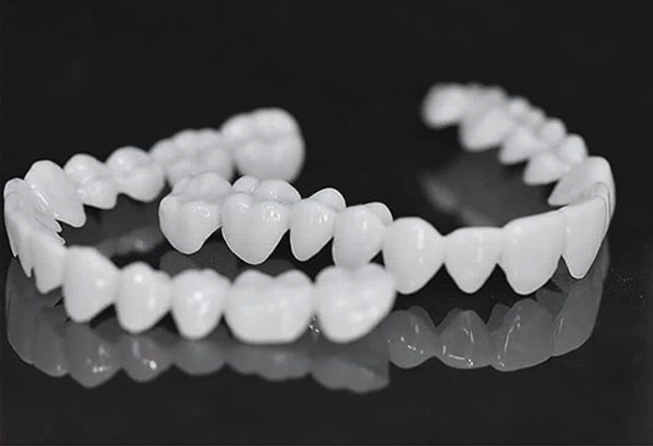 Cosmetic Tooth Toppers SmileShape – Reusable, Flexible and Naturally White | Bowlift